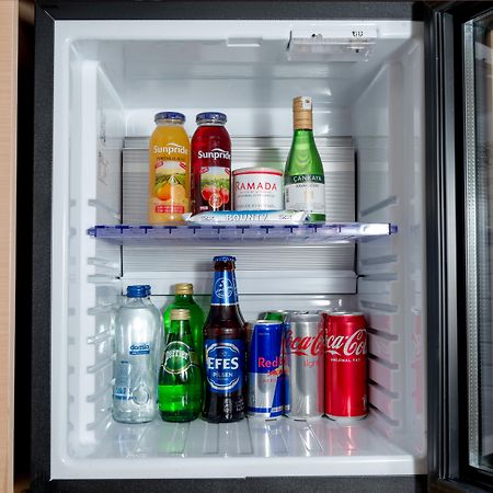 ホテル ラマダ プラザ バイ ウィンダム イスタンブール シティ センター エクステリア 写真 A mini-bar