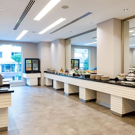 ホテル ラマダ プラザ バイ ウィンダム イスタンブール シティ センター エクステリア 写真 The buffet at the hotel