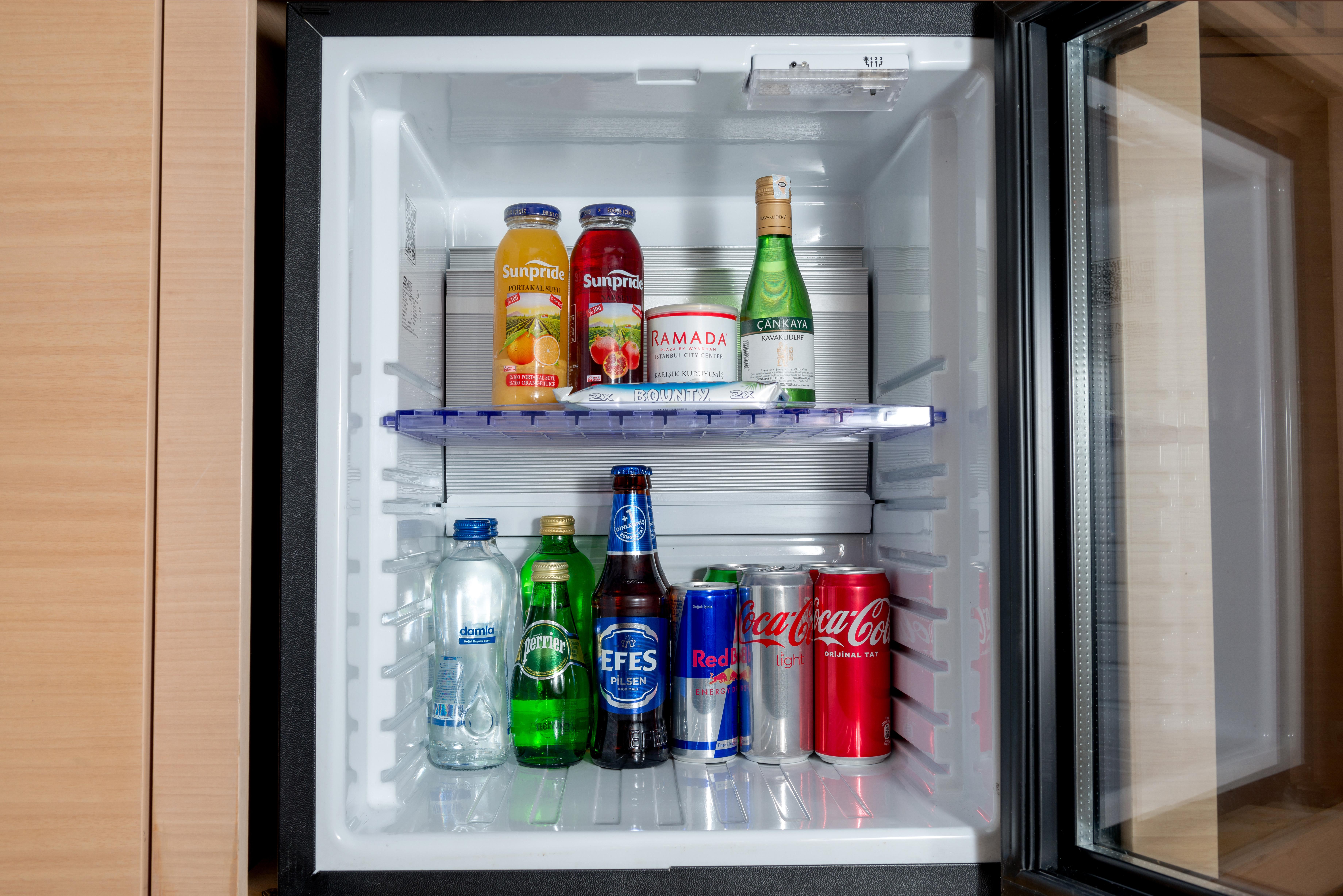 ホテル ラマダ プラザ バイ ウィンダム イスタンブール シティ センター エクステリア 写真 A mini-bar
