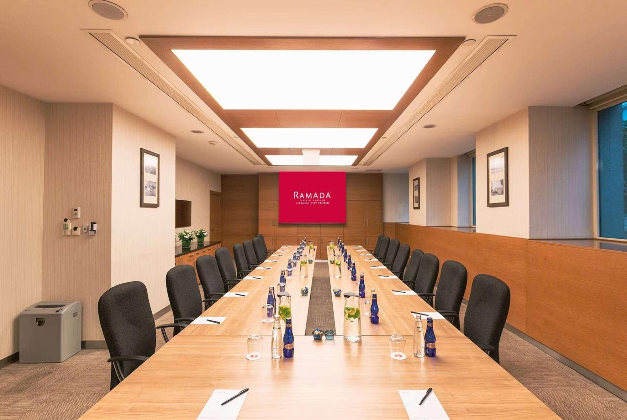 ホテル ラマダ プラザ バイ ウィンダム イスタンブール シティ センター エクステリア 写真 Meeting room