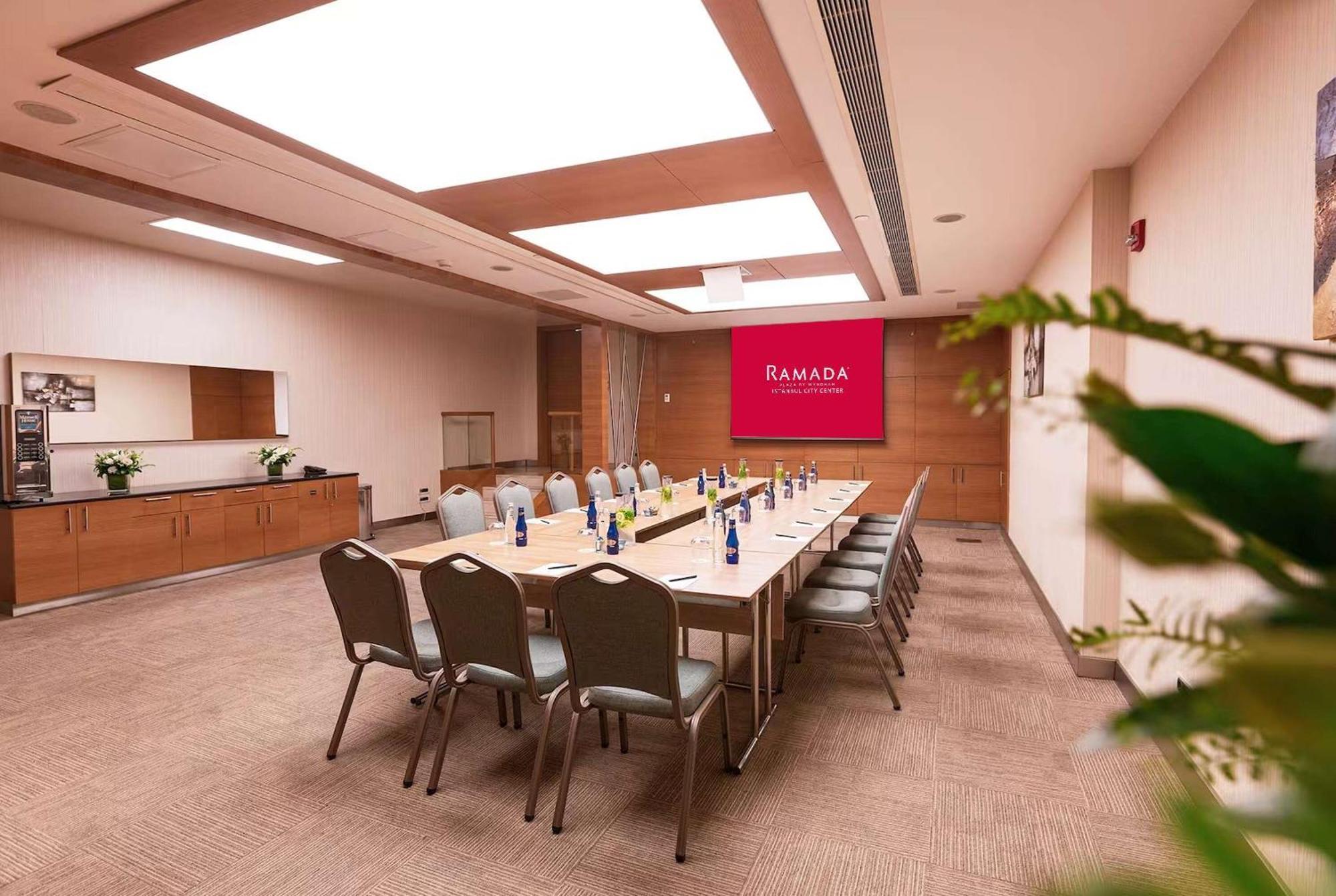 ホテル ラマダ プラザ バイ ウィンダム イスタンブール シティ センター エクステリア 写真 Meeting room