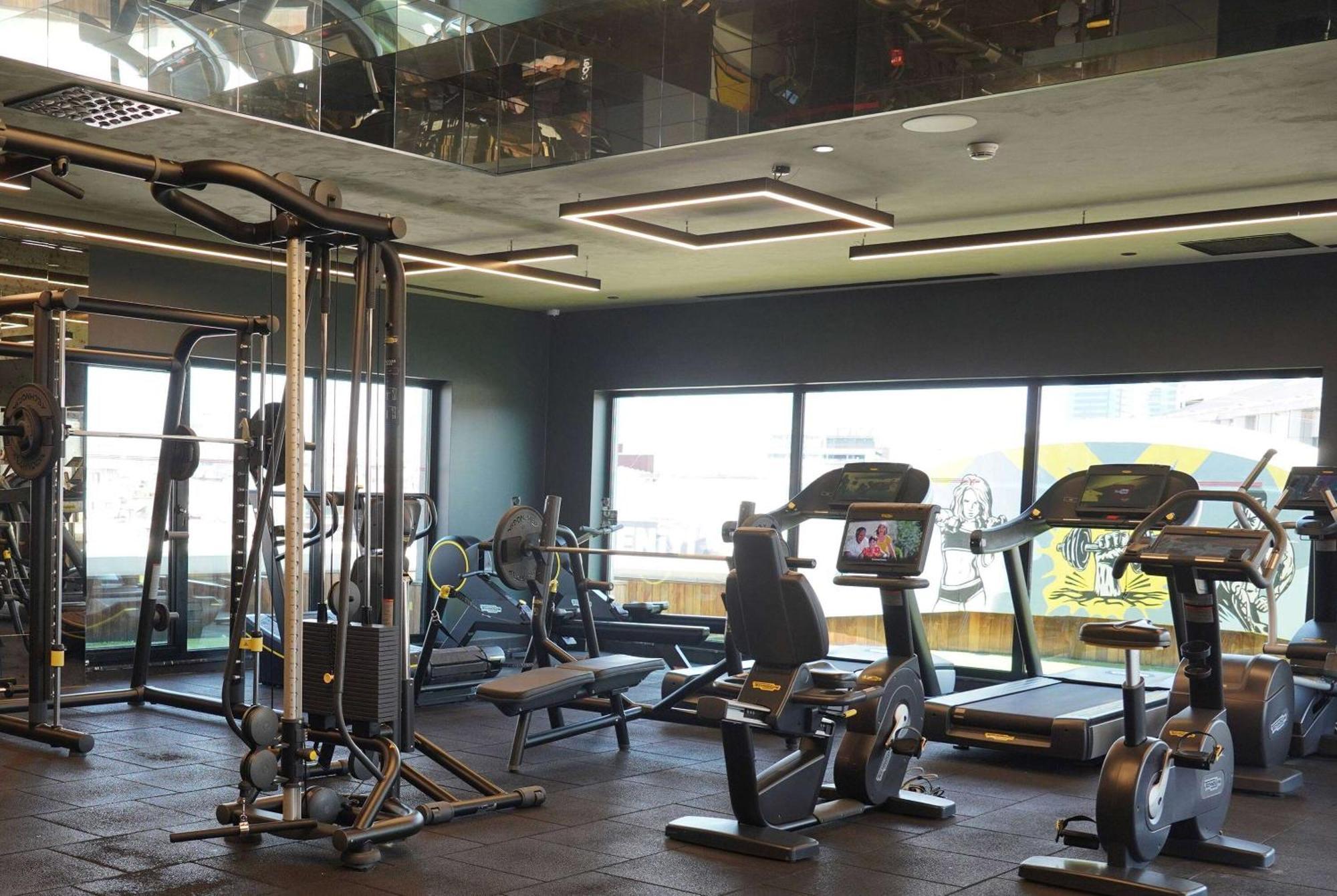 ホテル ラマダ プラザ バイ ウィンダム イスタンブール シティ センター エクステリア 写真 The gym at the hotel