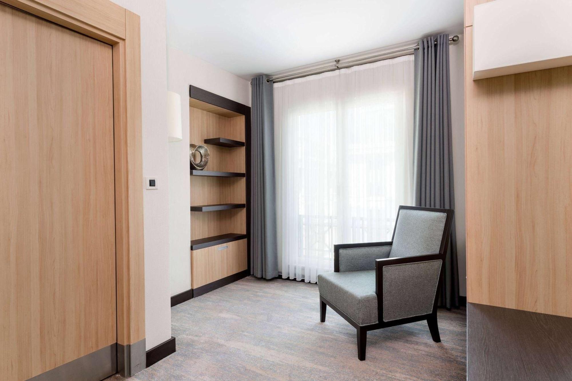 ホテル ラマダ プラザ バイ ウィンダム イスタンブール シティ センター エクステリア 写真 A room at the hotel