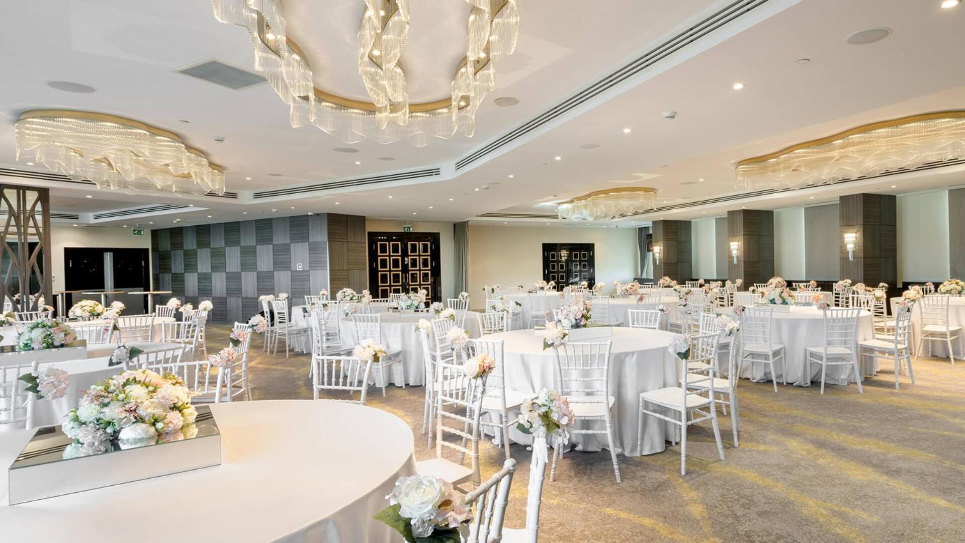 ホテル ラマダ プラザ バイ ウィンダム イスタンブール シティ センター エクステリア 写真 The ballroom at the hotel