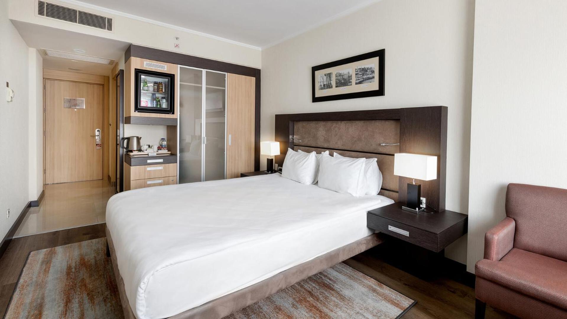 ホテル ラマダ プラザ バイ ウィンダム イスタンブール シティ センター エクステリア 写真 A room at the Hilton Tel Aviv
